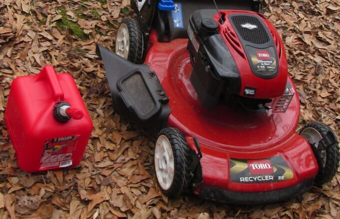 Motoröl für Rasenmäher - Welches Öl verwenden