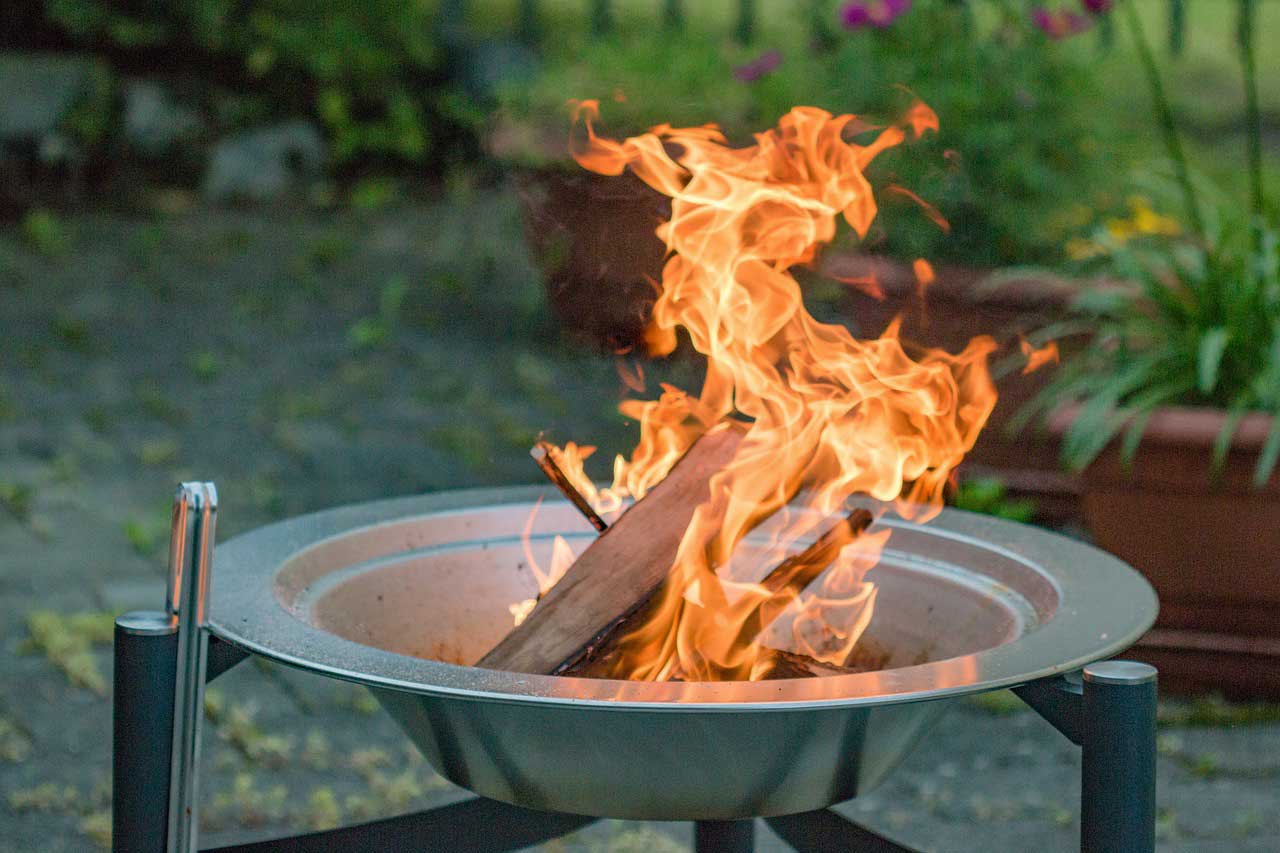 Feuerschale auf Holzterrasse – Was sollten Sie beachten