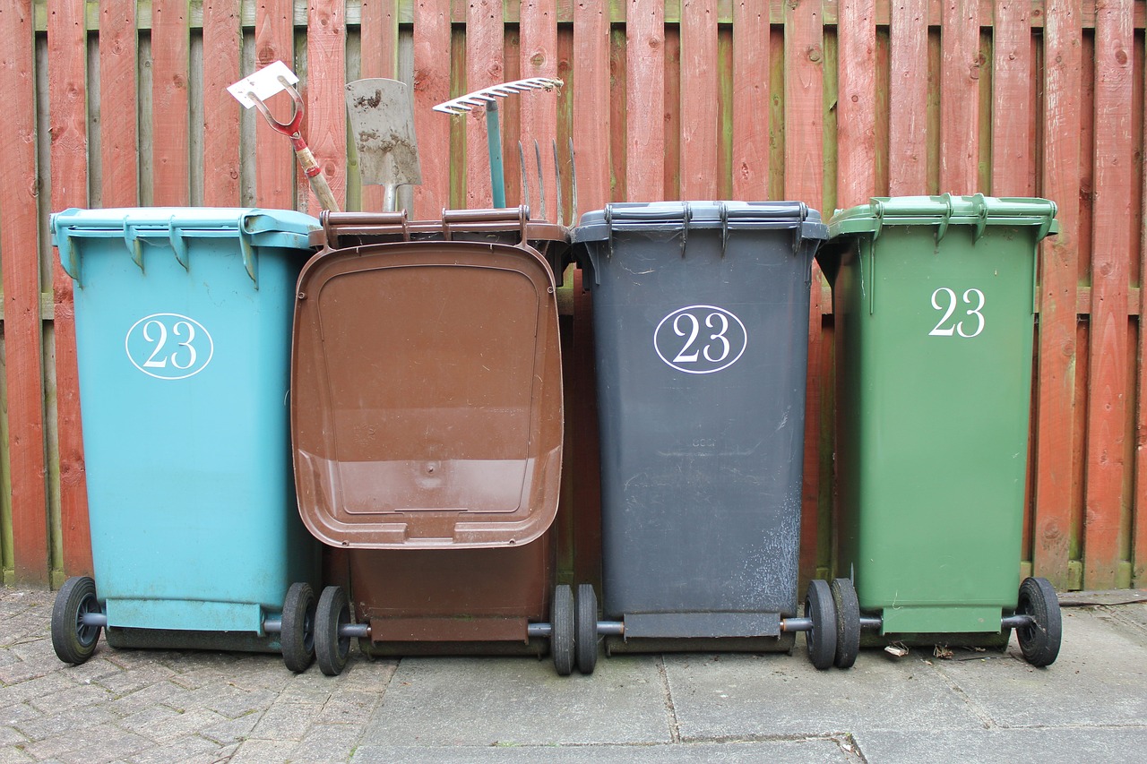 Mülltonnenverkleidungen: Lohnt sich der Kauf und was gibt es zu beachten?