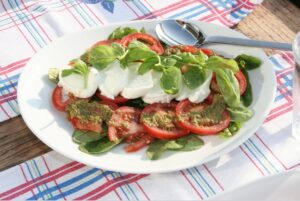 Tomate Mozarella mit Basilikum