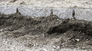 Beeteinfassung aus Stein selber machen – Inspirationen und Tipps